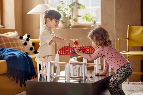 Hoch hinaus mit dem großen Spiralenset von BRIO 