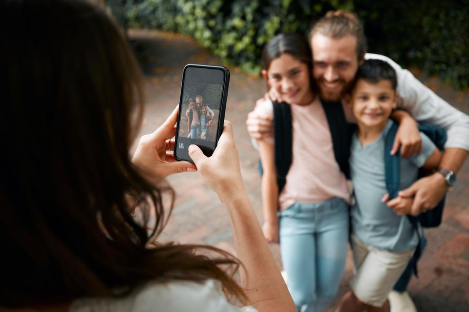 Gender Foto Gap: Mama macht Fotos der Familie