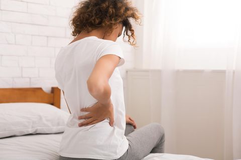 Warum schmerzt der Rücken im 1. Trimester – und was hilft?