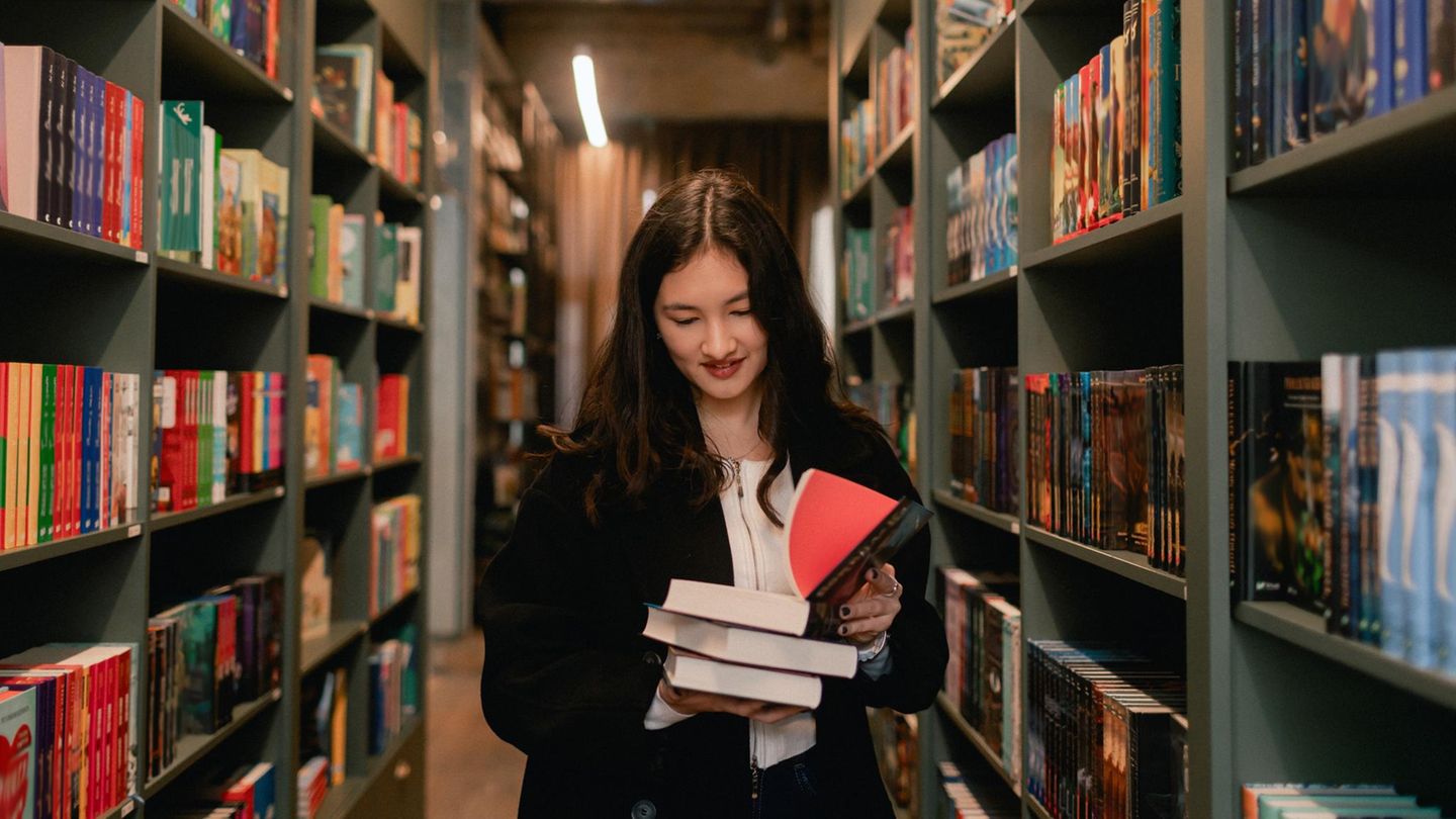 Dark Romance erst ab 18: Wie gefährlich ist der BookTok-Trend für Teenies?